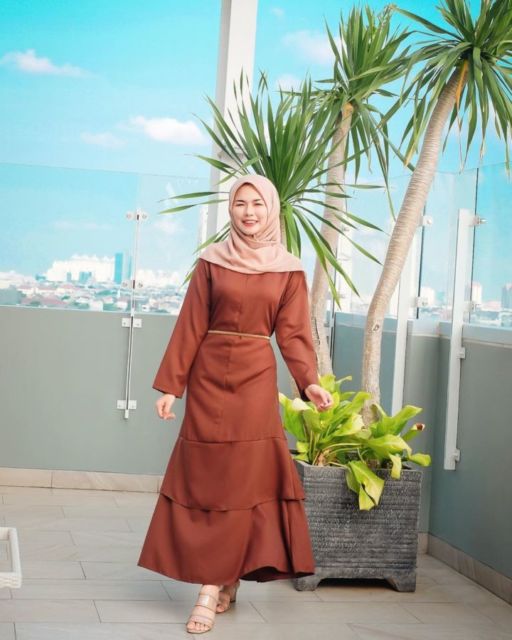 Potret Nabil Rach, Hijaber yang Hobinya Pakai Gamis Aneka Motif. Cantik Banget, Asli!