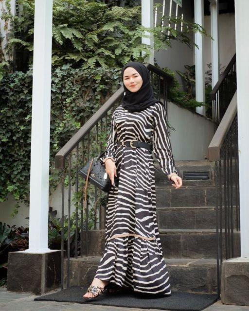 Potret Nabil Rach, Hijaber yang Hobinya Pakai Gamis Aneka Motif. Cantik Banget, Asli!