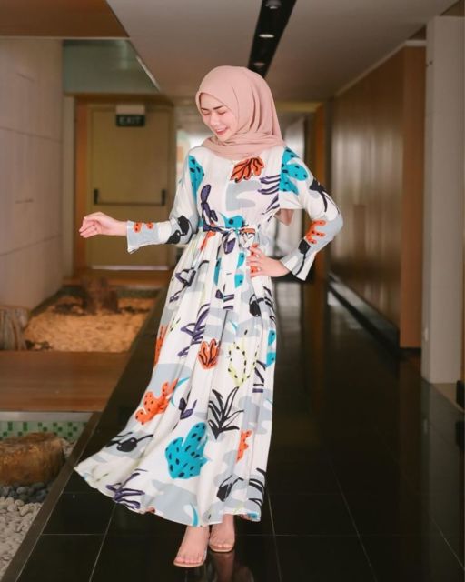 Potret Nabil Rach, Hijaber yang Hobinya Pakai Gamis Aneka Motif. Cantik Banget, Asli!