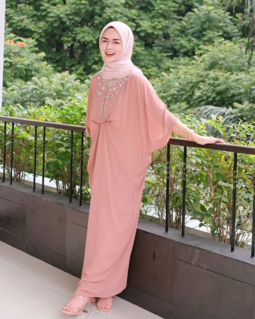 Potret Nabil Rach, Hijaber yang Hobinya Pakai Gamis Aneka Motif. Cantik Banget, Asli!