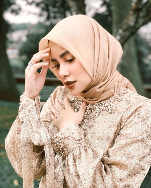 Dari Zaskia Mecca Hingga Olla Ramlan, Ini Seleb Berhijab yang Bisa Ditiru Gaya Simpelnya!