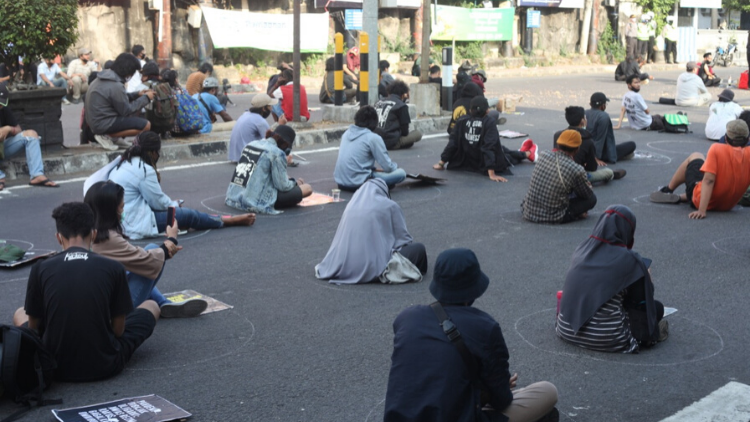 Gejayan Memanggil Kembali Digaungkan, Ratusan Massa Turun ke Jalan dengan Protokol di Tengah Pandemi