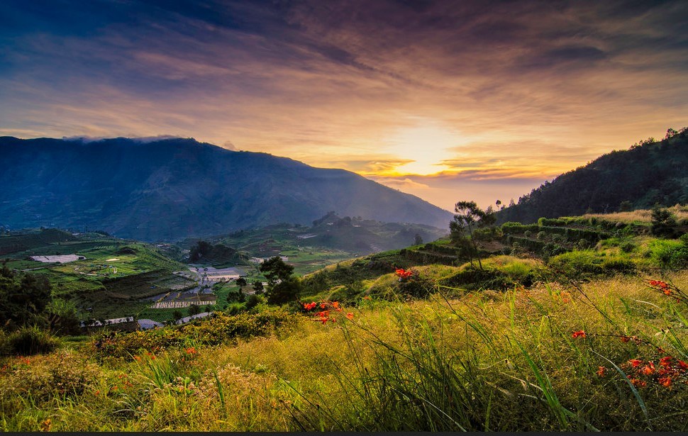 6 Destinasi Berburu Sunrise di Dieng yang Pemandangannya Paripurna. Pas Banget Mumpung Ada Embun Es!