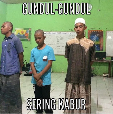 11 Meme Kocak Gambaran Kehidupan Khas Anak Santri. Ternyata Nggak Beda Jauh sama Anak Kosan :D