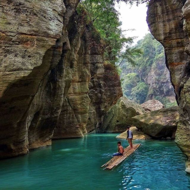 Sungai Cikahuripan, Surga Tersembunyi yang Cantik di Bandung Barat. Nggak Kalah sama Green Canyon!