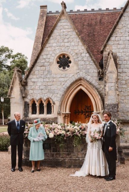 Ini 6 Detail Indah Royal Wedding Princess Beatrice yang Digelar Privat. Pakai Gaun Lungsuran~