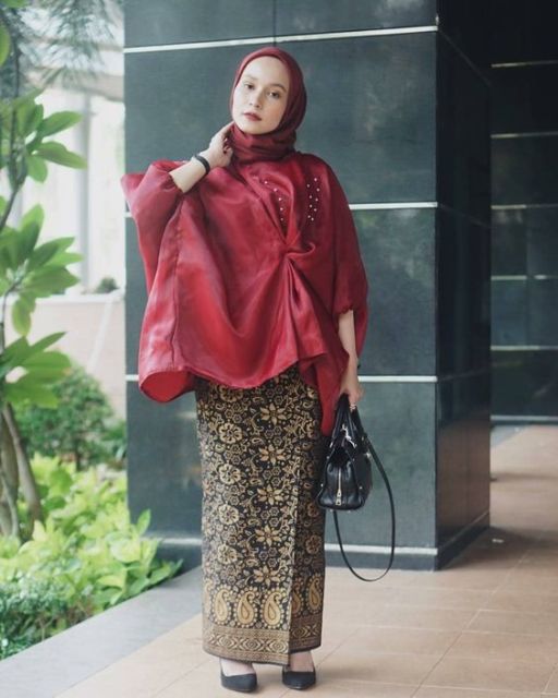 9 Kebaya Berbahan Organza dengan Desain Paling Unik. Dijamin Belum Banyak yang Punya!