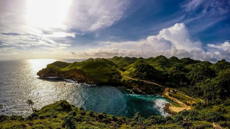 Pantai Sembukan, Pesona Tersembunyi di Ujung Kota Wonogiri