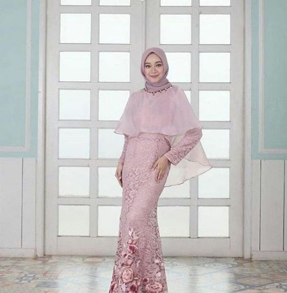 9 Kebaya Berbahan Organza dengan Desain Paling Unik. Dijamin Belum Banyak yang Punya!