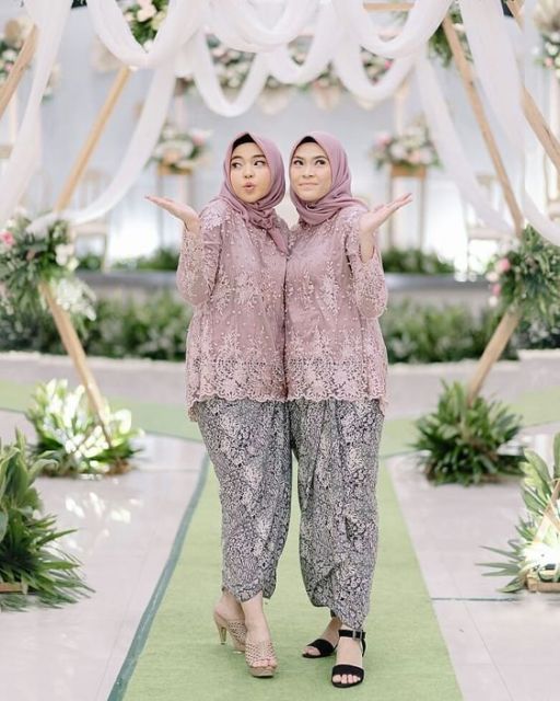 Deretan Kebaya yang Cocok Buat Pecinta Warna Netral. Bikin Kelihatan Kalem!