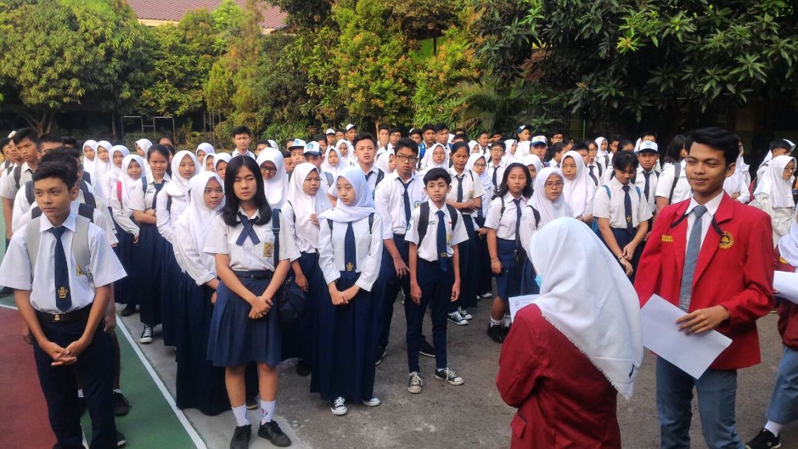 Kelakuan Kocak Anak Sekolah Ketika Masuk Ajaran Baru. Ini nih, yang Bikin Kangen Belajar di Kelas