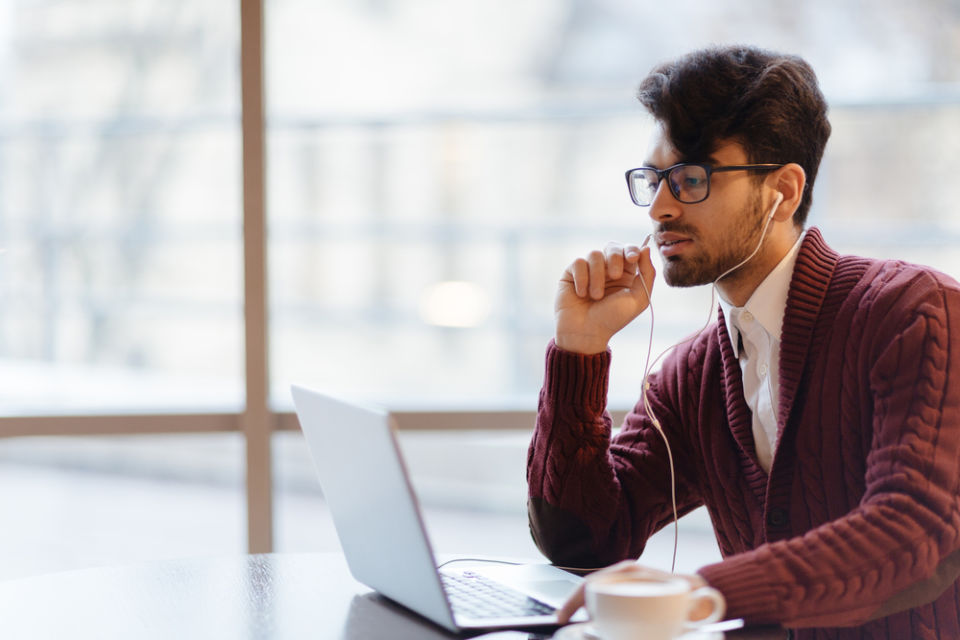 Jangan Asal, ini 6 Gestur yang Penting Dijaga Saat Kamu Harus Interview Kerja Lewat Video Call