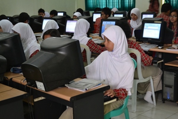 4 Kelakuan Anak Sekolah Ketika Pelajaran Komputer Tiba. Salah Satu Mata Pelajaran Favorit Bukan?