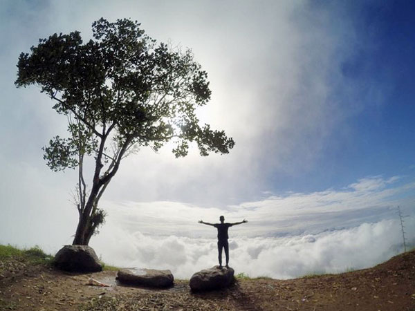 10 Destinasi Wisata yang Menawarkan Keindahan Negeri di Atas Awan. Jadwalin Liburan ke Sini ya!