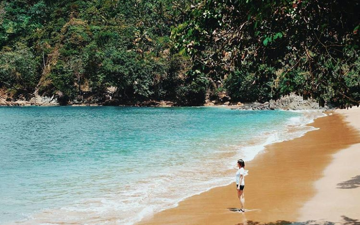 Pantai Bolu-Bolu, Surga Tersembunyi yang Begitu Cantik di Malang. Jadi Bikin Males Pulang!