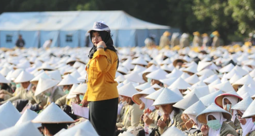 Hal yang Bikin Kangen Masa Ospek. Mahasiswa Baru Pasti Seneng, Sekarang Nggak Ada yang Ngerjain~ :)