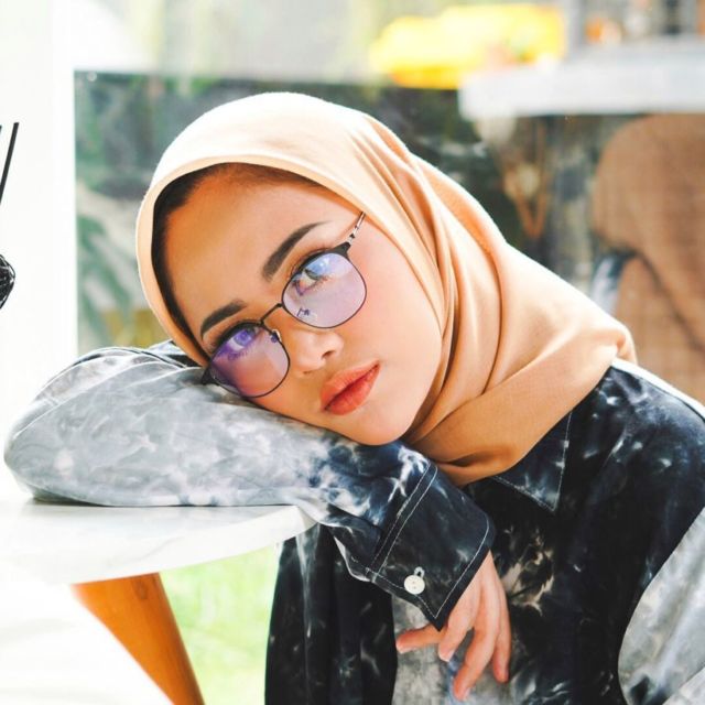 Bikin Salut,10 Artis ini Tetap Melanjutkan Pendidikan Meski Sudah Berumah Tangga. Inspiratif!