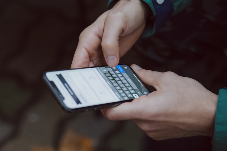 Kisah Mengharukan Dimas, Anak SMP yang Tetap Semangat Sekolah Sendirian karena Tak Punya Smartphone