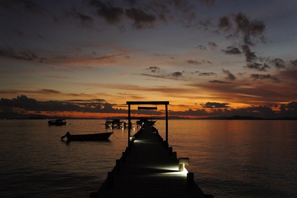 Nikmati 10 Spot Berburu Sunset Paling Cantik di Flores. Panoramanya Begitu Indah dan Bikin Males Pulang