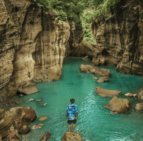 Sungai Cikahuripan, Surga Tersembunyi yang Cantik di Bandung Barat. Nggak Kalah sama Green Canyon!