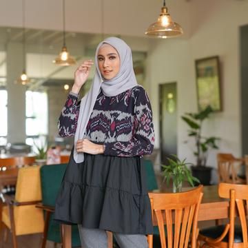 5 Model Blouse Batik Kombinasi Kain Polos. Tetap Santai, Walau Tampil Formal!