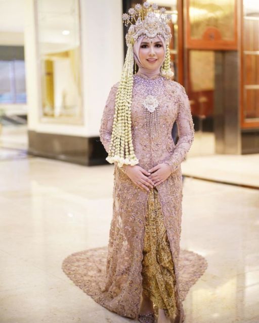 7 Ide Kebaya untuk Akad Nikah Saat Pandemi. Tetap Istimewa Walau Gelaran Acaranya Privat Aja