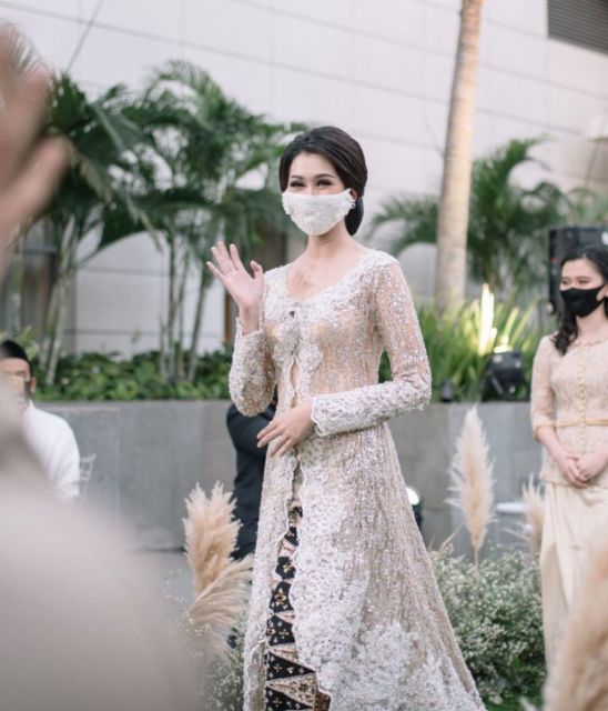 7 Ide Kebaya untuk Akad Nikah Saat Pandemi. Tetap Istimewa Walau Gelaran Acaranya Privat Aja