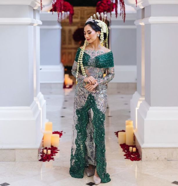 7 Ide Kebaya Lamaran Cantik Nuansa Earth-tone yang Kalem Menawan. Berkelas!