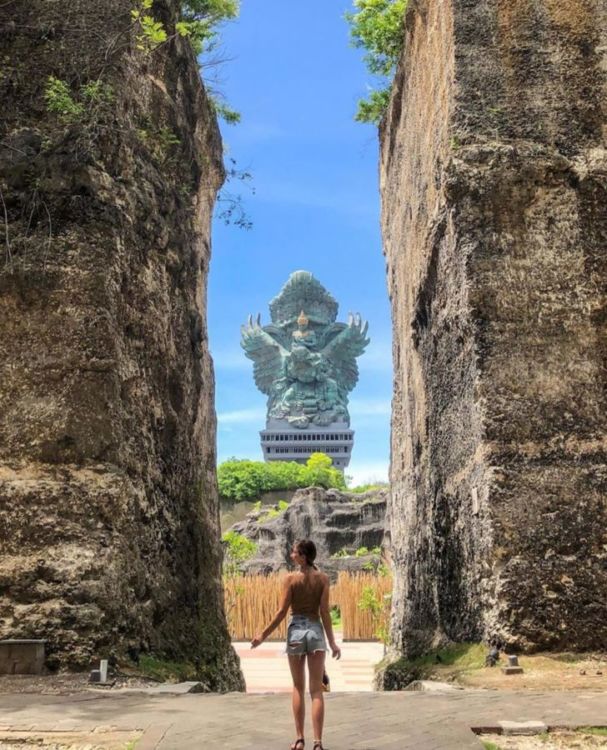 Pariwisata Dibuka Kembali, Lebih dari 4000 Wisatawan Kunjungi Bali di Hari Pertama. Aman Nggak ya?