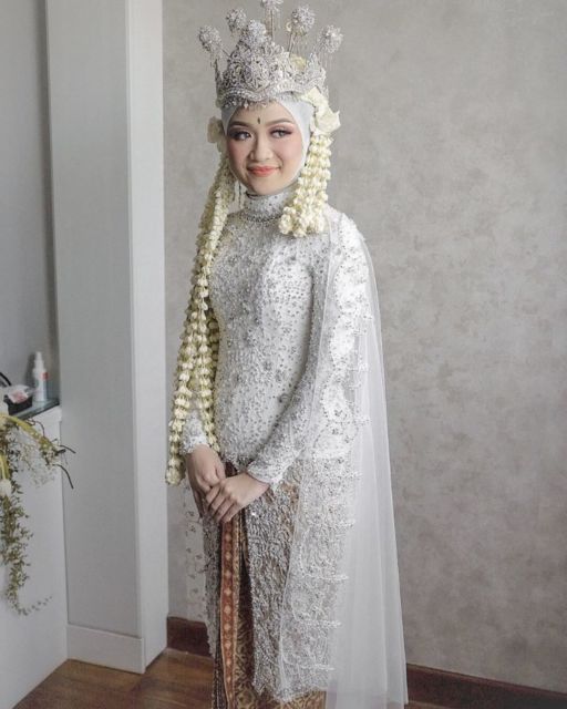 7 Ide Kebaya untuk Akad Nikah Saat Pandemi. Tetap Istimewa Walau Gelaran Acaranya Privat Aja