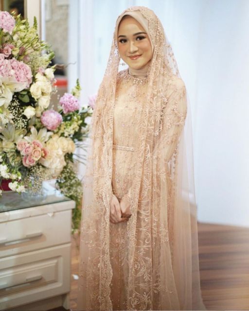 12 Ide Kebaya dengan Tudung Nikah yang Bahannya Sama. Sempurna Walau Syukurannya Sederhana