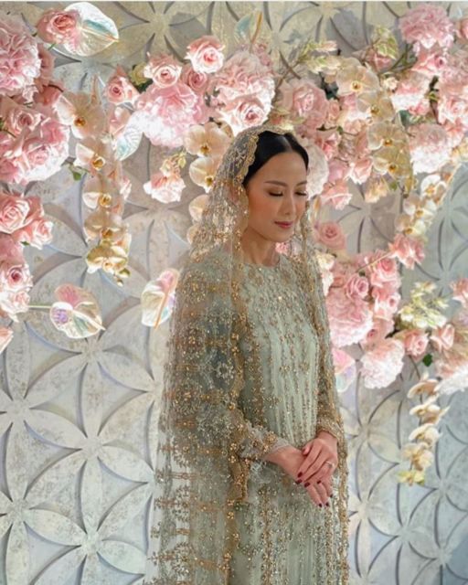 12 Ide Kebaya dengan Tudung Nikah yang Bahannya Sama. Sempurna Walau Syukurannya Sederhana