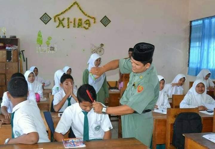 11 Potret yang Bikin Kangen Suasana Sekolah. Padahal mah Biasanya Bosen Banget Kalau di Kelas~