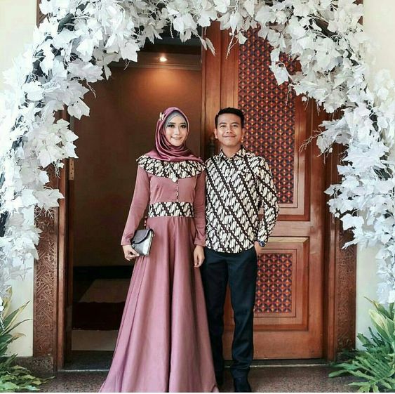 Buat Alternatif Selain Kebaya, Ini 8 Gamis Motif Batik yang Simpel tapi Anggun!