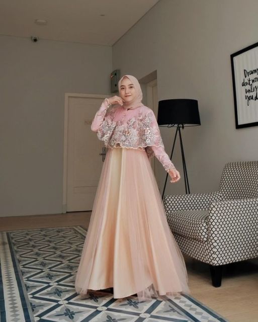 Pesona Kebaya Cape yang Menawan; Solusi Buat Pemilik Lengan dan Dada Besar!