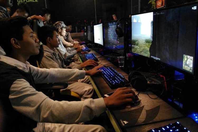 Uniknya Warnet di 5 Negara, Ternyata Dijadikan Penginapan untuk Orang Jepang yang Kurang Mampu