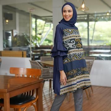 5 Model Blouse Batik Kombinasi Kain Polos. Tetap Santai, Walau Tampil Formal!