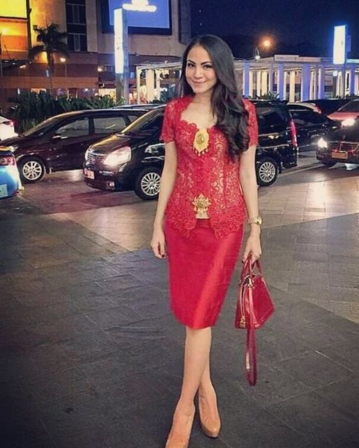 Jarang Dilirik Padahal Cantik, Ini 9 Bukti Kalau Kebaya Warna Merah Nggak Kalah Menawan!