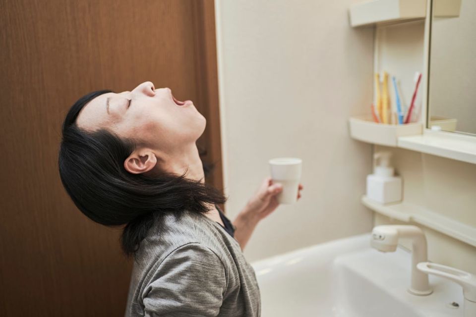 Cara Menghilangkan Bau Mulut yang Sering Bikin Ilfeel Saat Ngobrol
