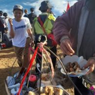 Tukang Bakso pun Kini Jualan di Puncak Gunung Cikuray. Pendakian Gunung Kian Mudah Ya!