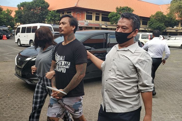 Jerinx SID Ditahan dan jadi Tersangka, sang Istri: Jangan Takut, Aku Tetap di Sini