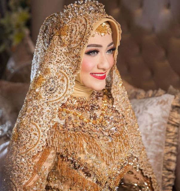 12 Ide Kebaya dengan Tudung Nikah yang Bahannya Sama. Sempurna Walau Syukurannya Sederhana