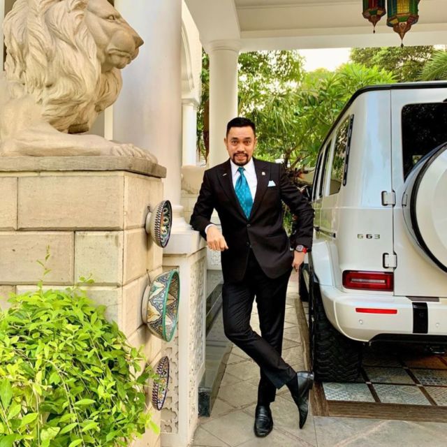 Kisah Sukses Crazy Rich Ahmad Sahroni. Ojek Payung, Lap Sepatu, Supir, Semua Pernah Dijalani!