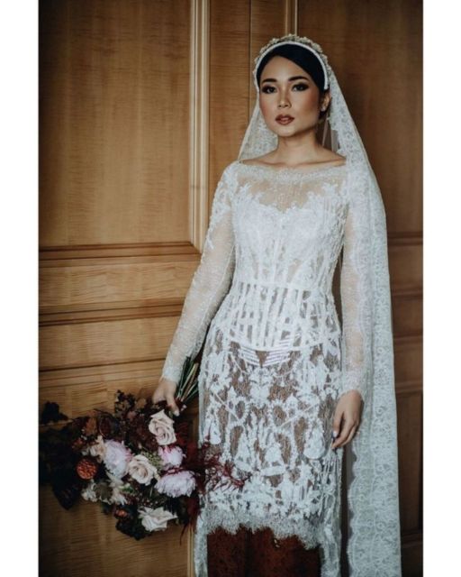 12 Ide Kebaya dengan Tudung Nikah yang Bahannya Sama. Sempurna Walau Syukurannya Sederhana