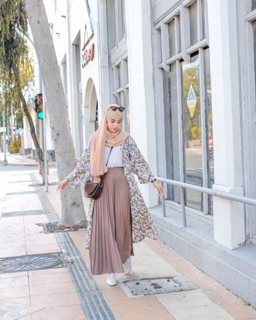 8 Ide Model Cardigan Berwarna Cerah Buat Hijabers. Lucu dan Kekinian Banget!