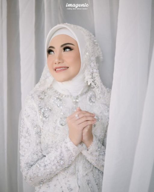 12 Ide Kebaya dengan Tudung Nikah yang Bahannya Sama. Sempurna Walau Syukurannya Sederhana