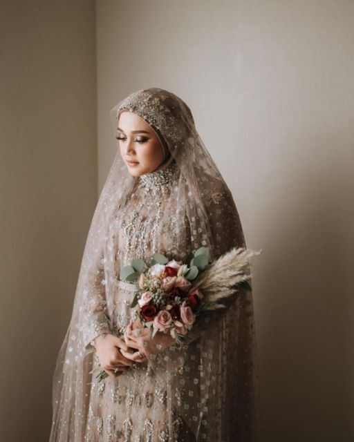 12 Ide Kebaya dengan Tudung Nikah yang Bahannya Sama. Sempurna Walau Syukurannya Sederhana