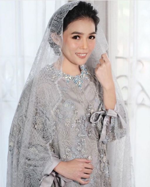 12 Ide Kebaya dengan Tudung Nikah yang Bahannya Sama. Sempurna Walau Syukurannya Sederhana