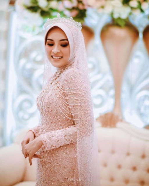 12 Ide Kebaya dengan Tudung Nikah yang Bahannya Sama. Sempurna Walau Syukurannya Sederhana