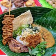 7 Rekomendasi Warung Nasi Sego Pecel Madiun. Legendaris dan Patut Disambangi!